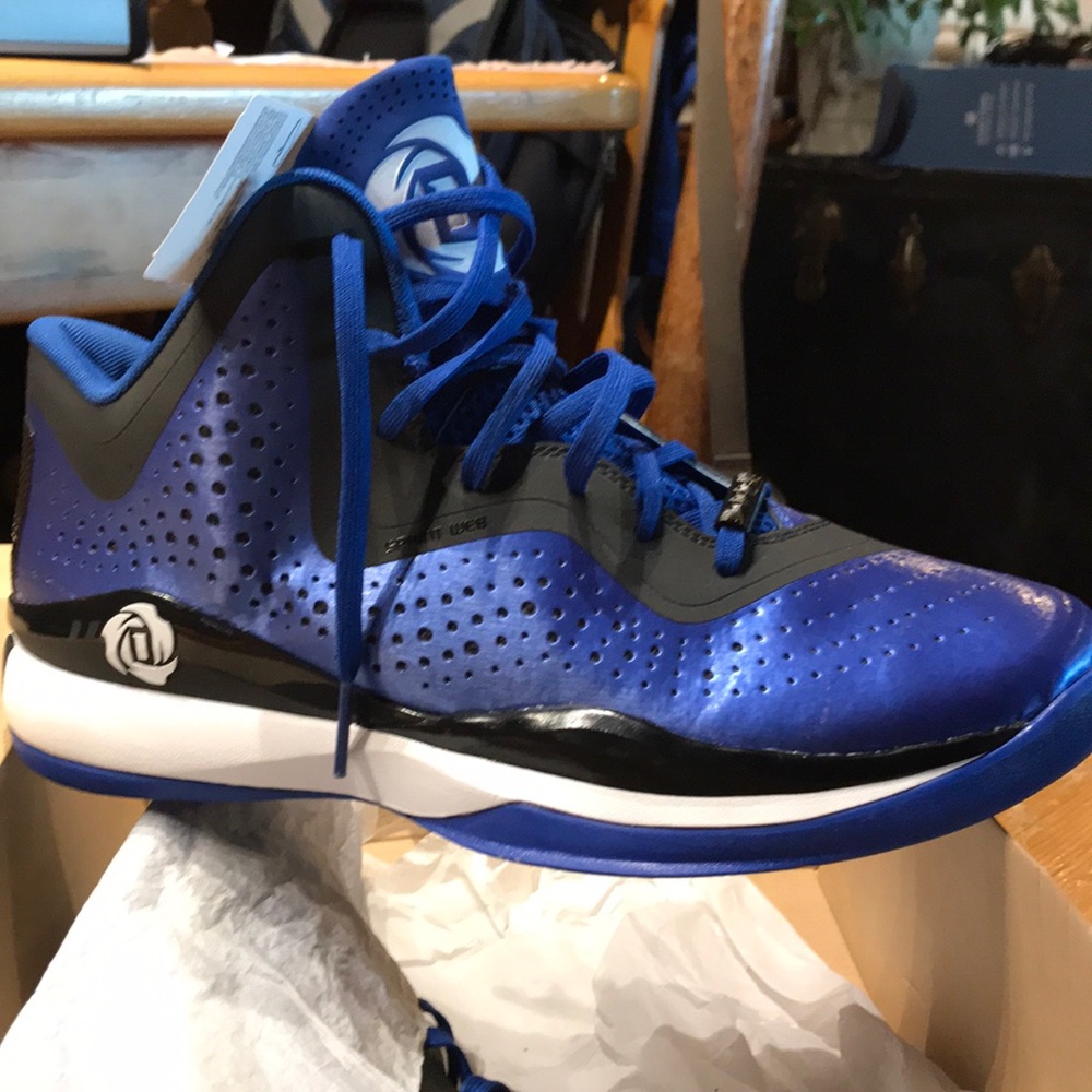 Basketball shoes size 10